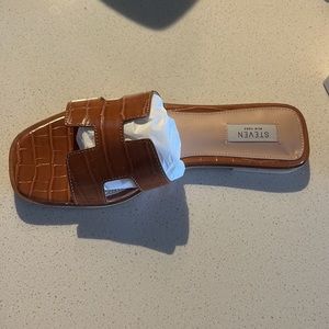 Steven new york cognac croc sandals